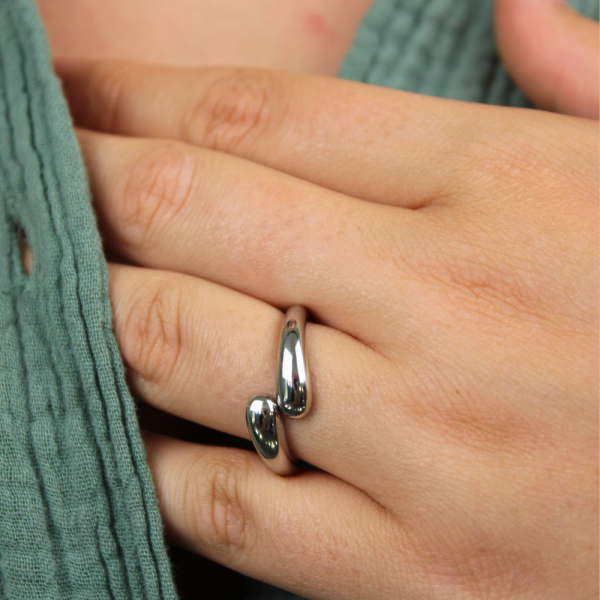 Bague curieuse en acier inoxydable