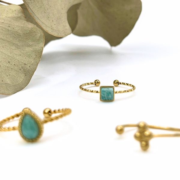 Bague fine en acier inoxydable dorée avec un carré en pierre naturelle bleue