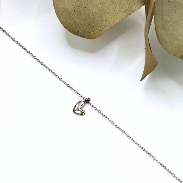 Collier argenté en acier inoxydable avec un pendentif en forme de coeur