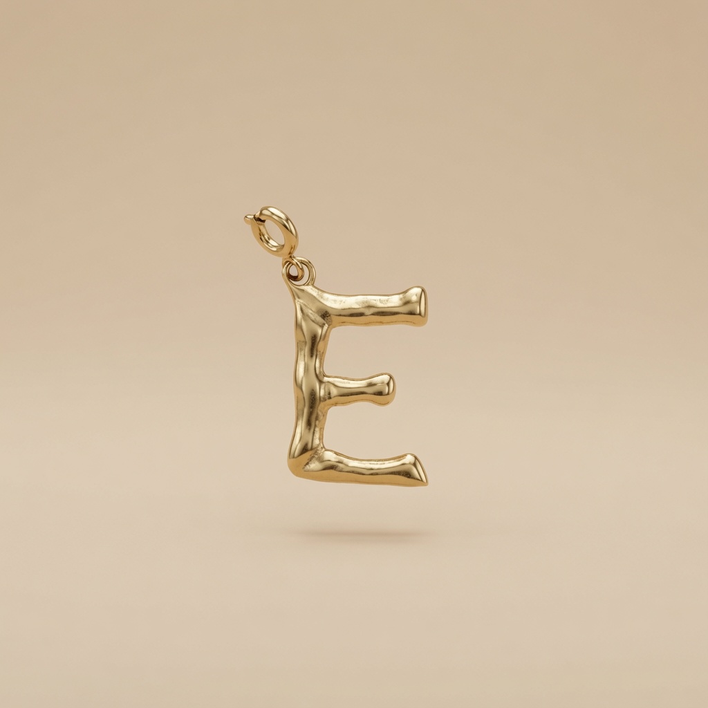 Charm - lettre alphabétique frappée – Image 5