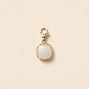 Charm – pendentif doré orné d’une pierre naturelle carrée