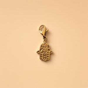 Charm – main de Fatma